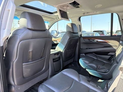 Used 2020 Cadillac Escalade Premium Luxury image 13
