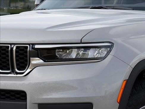 New 2025 Jeep Grand Cherokee L Laredo w/ Luxury Tech Group I image 10