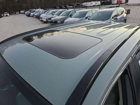 Used 2021 Toyota RAV4 XLE Premium image 3