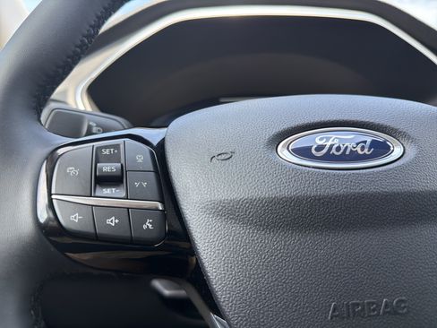 Used 2025 Ford Escape Platinum AWD/4WD image 9