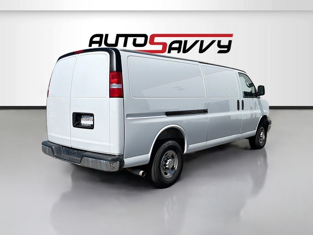 Used 2025 Chevrolet Express 3500 Extended w/ Driver Convenience Package RWD image 7
