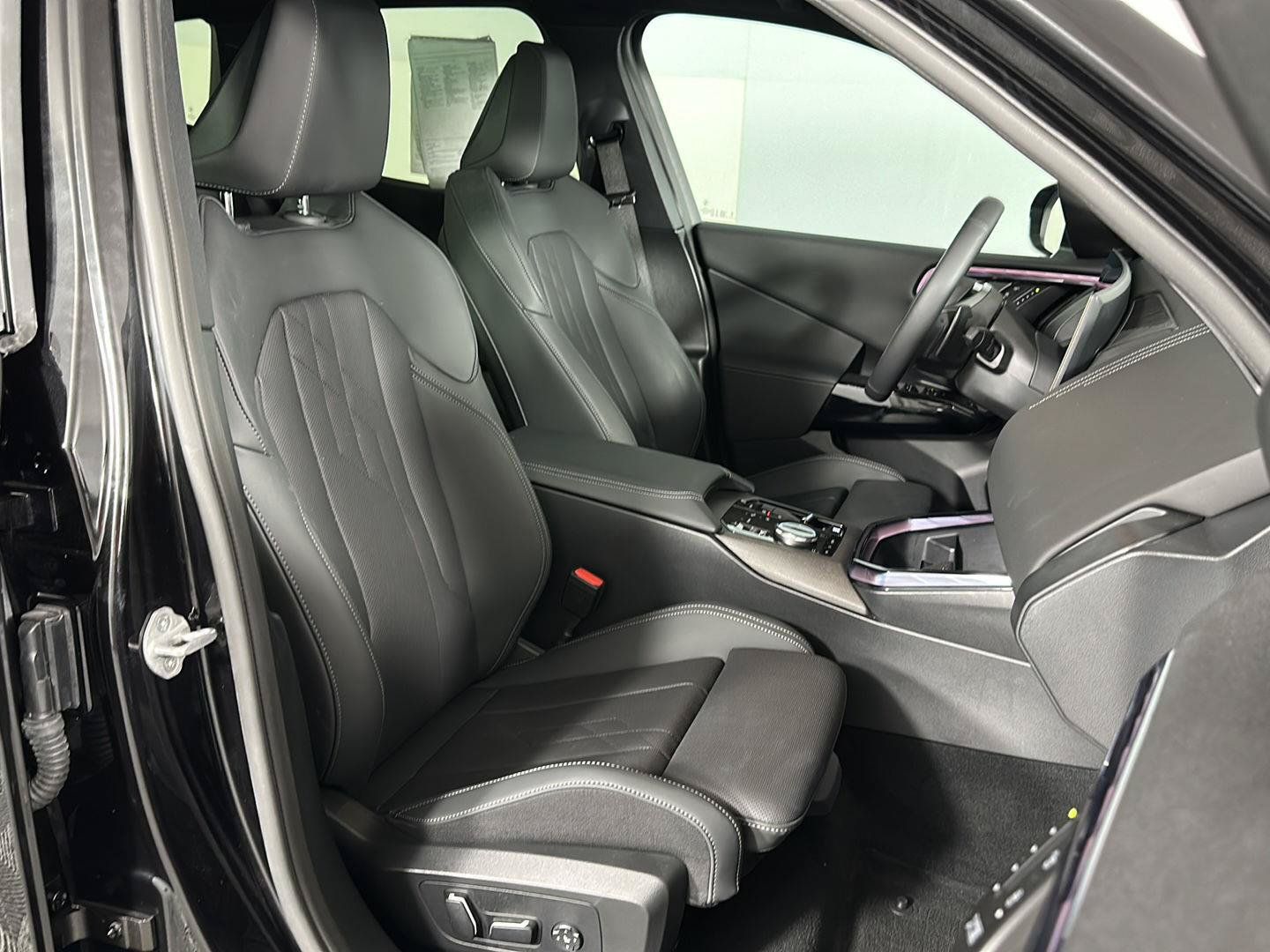 New 2026 BMW X3 xDrive30i w/ Convenience Package AWD/4WD image 4