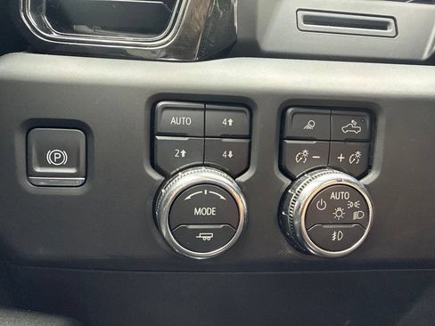 Certified 2024 GMC Sierra 1500 AT4 w/ AT4 Premium Package AWD/4WD image 21
