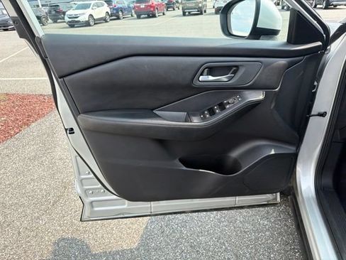 Used 2024 Nissan Rogue SV AWD/4WD image 11