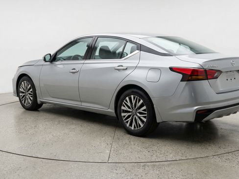Used 2025 Nissan Altima 2.5 SV FWD image 6