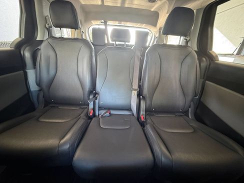 Used 2026 Kia Carnival FWD image 50