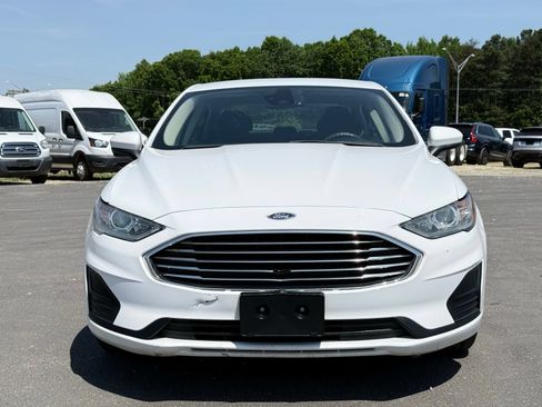 Used 2019 Ford Fusion SE FWD image 2
