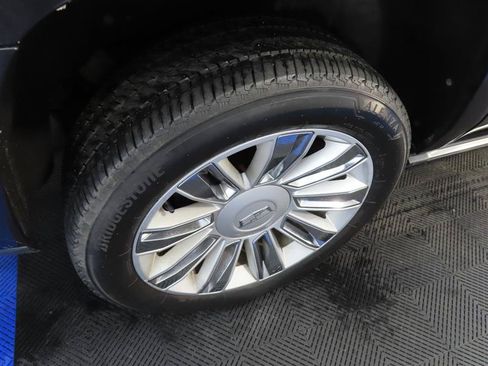 Used 2018 Cadillac Escalade ESV Platinum AWD/4WD image 8