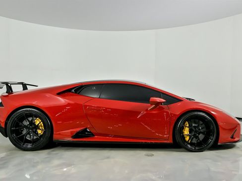 Used 2021 Lamborghini Huracan EVO image 15
