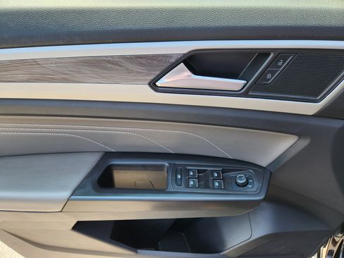 Used 2022 Volkswagen Atlas Cross Sport SE image 16