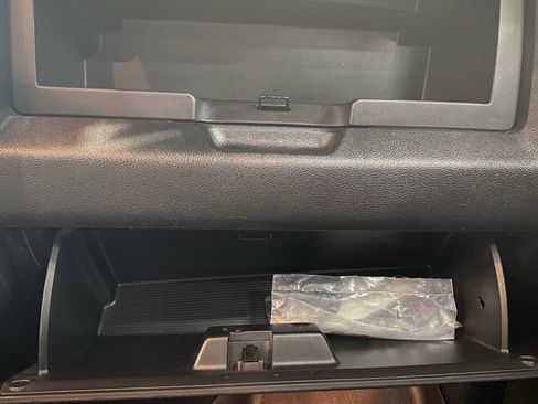 Used 2017 RAM 1500 Classic SLT AWD/4WD image 14