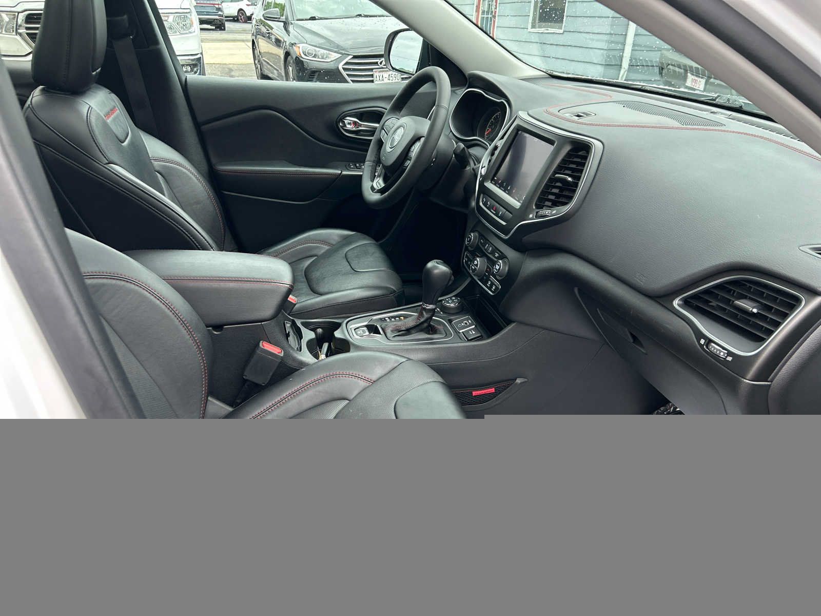 Used 2023 Jeep Cherokee Trailhawk w/ Sun & Sound Group AWD/4WD image 28
