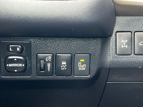 Used 2013 Toyota RAV4 Limited image 30