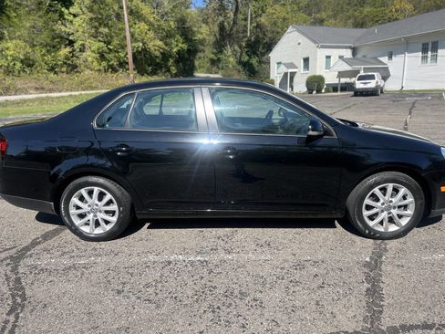 Used 2010 Volkswagen Jetta Limited Edition image 5