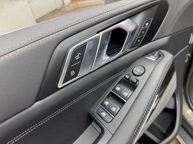 Used 2026 BMW X5 xDrive40i AWD/4WD image 11