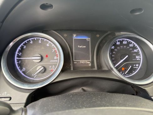 Used 2020 Toyota Camry SE w/ Carpet Mat Package FWD image 11