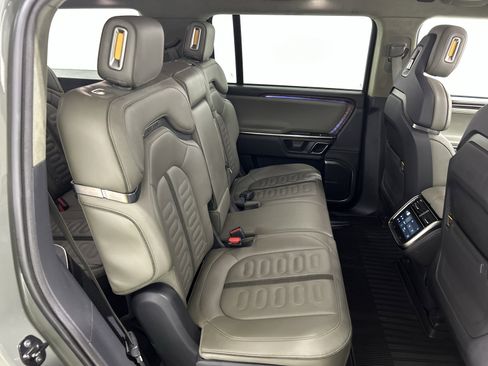 Used 2023 Rivian R1S Launch Edition image 23