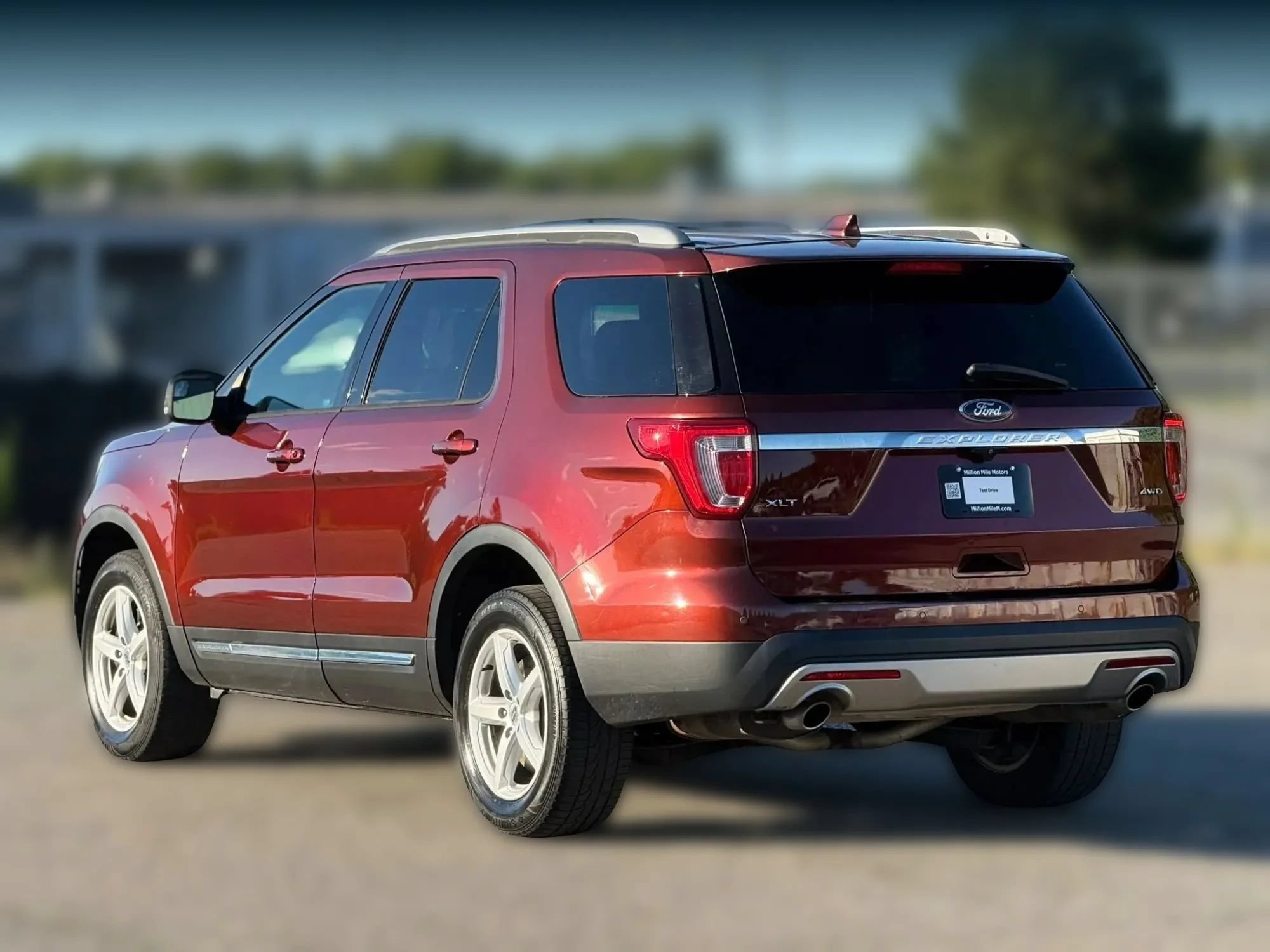 Used 2016 Ford Explorer XLT w/ Equipment Group 201A AWD/4WD image 10