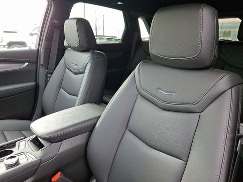 New 2026 Cadillac XT5 Luxury image 17