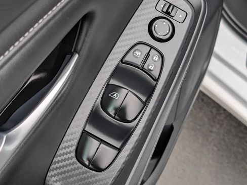 Used 2025 Nissan Sentra SV FWD image 17