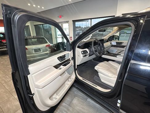 Used 2019 Lincoln Navigator L Reserve w/ Cargo Package AWD/4WD image 22