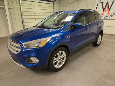 Used 2018 Ford Escape SE FWD image 2