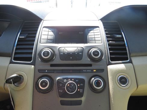 Used 2017 Ford Taurus SE FWD image 17