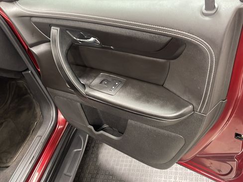 Used 2017 Chevrolet Traverse LT w/ Style and Technology Package FWD image 18