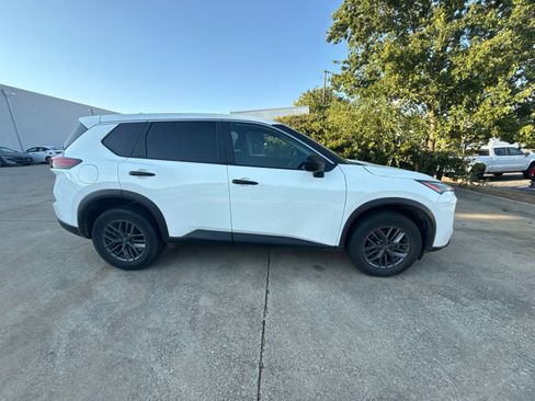 Certified 2024 Nissan Rogue S FWD image 5