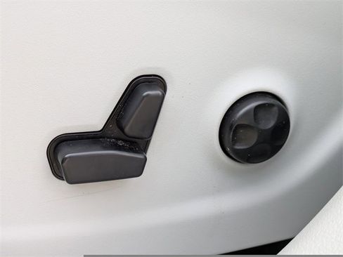 Used 2021 Jeep Cherokee Latitude Lux w/ Comfort/Convenience Group image 21