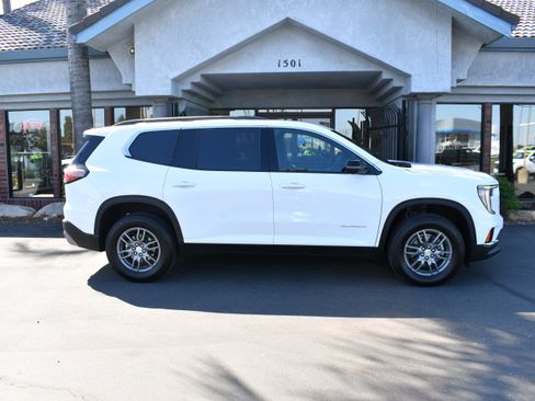 Used 2025 GMC Acadia Elevation FWD image 4