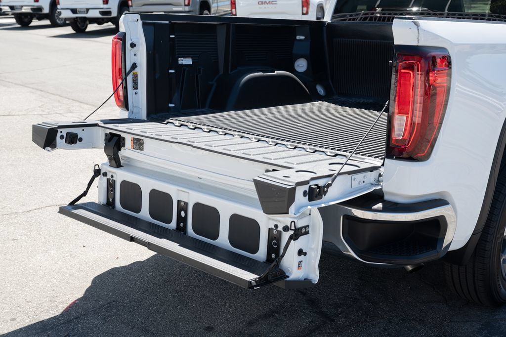 Used 2026 GMC Sierra 1500 SLT RWD image 15
