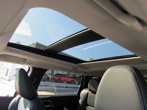 New 2025 Mitsubishi Outlander SE image 16