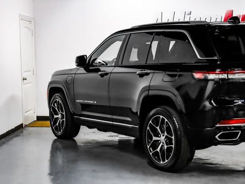 Used 2022 Jeep Grand Cherokee Summit AWD/4WD image 17