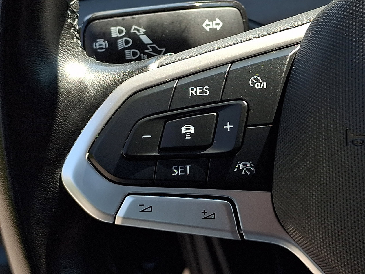 Used 2025 Volkswagen Jetta SE FWD image 20
