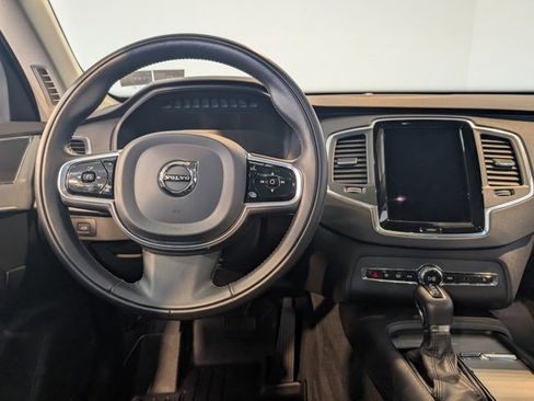 Used 2022 Volvo XC90 T5 Momentum image 16