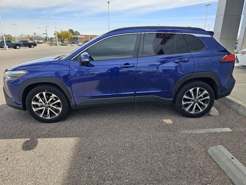 Used 2024 Toyota Corolla Cross XLE w/ Convenience Package image 2