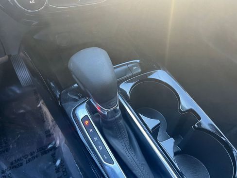 Used 2025 Chevrolet Trax LT image 35