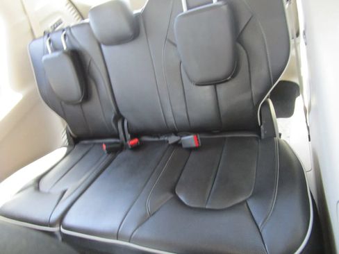 Used 2022 Chrysler Pacifica Limited FWD image 13