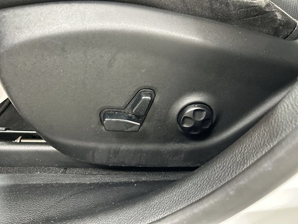 Used 2021 Jeep Cherokee Limited AWD/4WD image 10