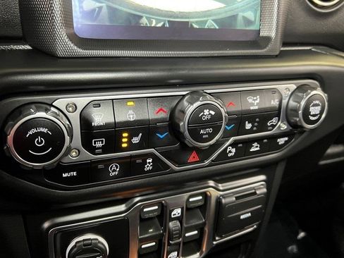 Used 2022 Jeep Wrangler Unlimited Sahara image 44