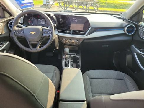 Used 2024 Chevrolet Trax LS FWD image 17