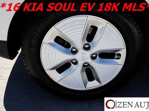 Used 2016 Kia Soul EV FWD image 44