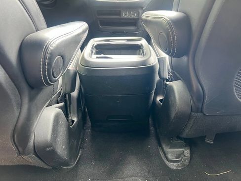 Used 2024 Chrysler Pacifica Limited FWD image 31