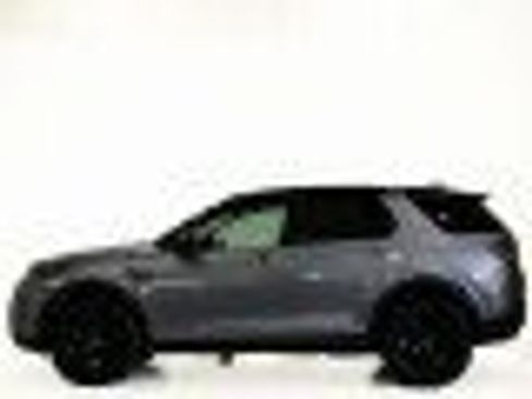 Used 2020 Land Rover Discovery Sport SE image 6
