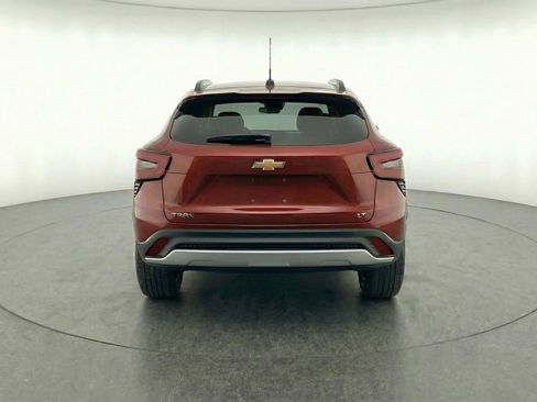 Used 2025 Chevrolet Trax LT image 7