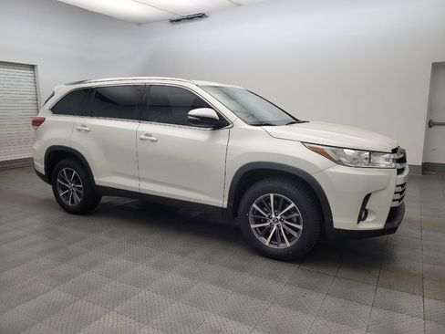 Used 2019 Toyota Highlander XLE image 11