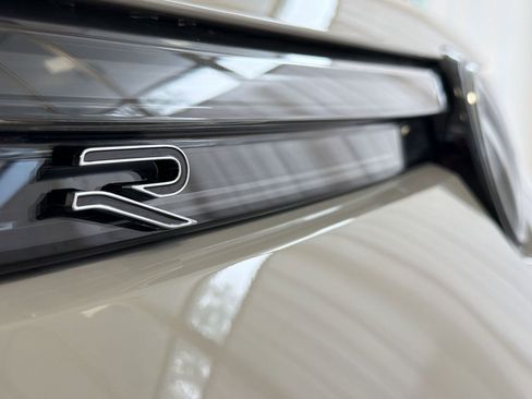 New 2026 Volkswagen Tiguan SE R-Line FWD image 37