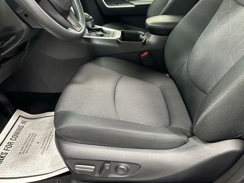 Used 2025 Toyota RAV4 XLE AWD/4WD image 13