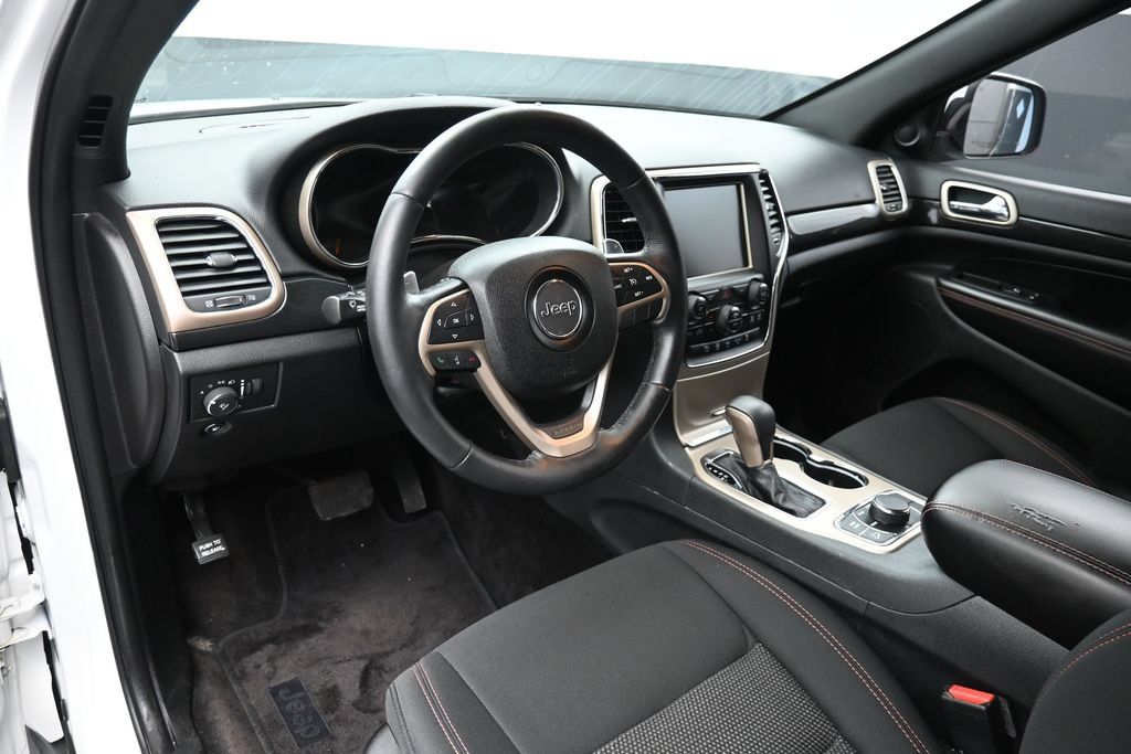 Used 2016 Jeep Grand Cherokee Laredo 75th Anniversary AWD/4WD image 12